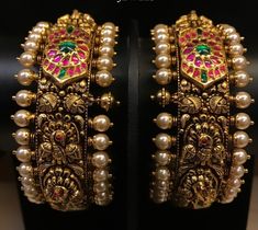 Gold Bangles Indian Design, Light Weight Gold Jewellery, Gold Bangles Indian, Gold Jhumka, Kundan Jewellery Bridal, Gold Jhumka Earrings, Antique Necklaces Design, Antique Necklaces, Gold Bangle Set