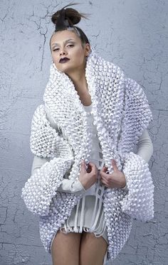 1 of 2: Elin Johansson. Front: The coat is made of cotton paper, cut into strips and glued together and then hand knit to shape. Punk Girls, Raver Girl, Hussein Chalayan, Knitwear Inspiration, Mode Tips