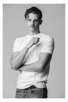 Male model poses in white t-shirt Professional Photo Poses Men, Male Photoshoot Poses Indoor, Headshot Ideas Men, Men’s Portraits, Men Portrait Photography Studio, Worship Photoshoot, Male Portrait Pose Reference, Male Model Poses, Male Editorial