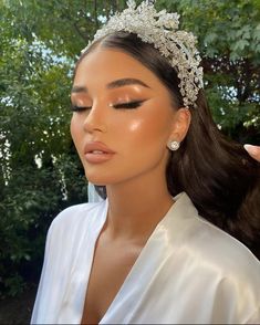 Make up, skin, skincare, dewy, glowy Glam Bride Makeup, Romantic Wedding Makeup, Wedding Makeup Bride, Glam Bride, Woman Costume, Bridesmaid Hair Makeup, Bridal Makeup Wedding, Wedding Day Makeup