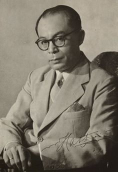 an old black and white photo of a man wearing glasses