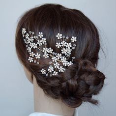 Decor With Stones, Hair Accessories Tiara, Bride Updo, Hairstyles Design, Cherry Blossom Wedding, Best Wedding Hairstyles, Easy Hairstyle, Wedding Hairstyles Updo, Bridal Headpiece