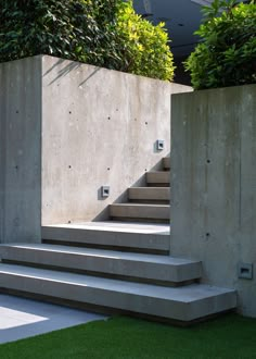 concrete steps leading up to the top of a building