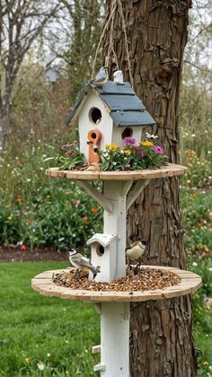 Backyard Birds Sanctuary, Bird Houses Ideas Diy, Bird House Feeder, Unique Bird Houses, Bird Houses Painted, Diy Bird Feeder, Decorative Bird Houses, Garden Decor Projects