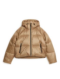 Hooded puffer jacket with Re:Down® filling. Hood with elastic drawstring and toggle. Coated zippers and zip pullers at centre front and pockets. Elastics at cuffs and bottom hem. Inner welt pocket. Jacket Beige, Hooded Puffer Jacket, Beige Jacket, Down Puffer Jacket, Zip Puller, Knitwear Tops, Sweatshirt Dress, Jacket Sale, Trouser Jeans