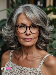 Grey Hair And Glasses, Hair And Glasses, Grey Hair Inspiration, Layered Haircuts For Medium Hair, Layered Hairstyles, Haircuts For Medium Hair, Shoulder Length Hair, Hairstyles For Women, Elegant Hairstyles