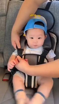 Portable Child Protection Car Seat Anime Vs Cartoon, Travel Gadgets, Baby Seat, Baby Things, Baby Ideas, Diy Food, Childcare, Baby Car, Baby Stuff