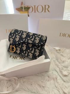 #dior #wallet #luxury Luxury Wallet Women Dior, Dior Wallet Women, Wallet Designer Women, Luxury Wallets Women, Dior Coin Purse, Dior Wallet Aesthetic, Luxury Things To Buy, Wallets For Women Designer, Dompet Dior