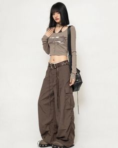 The latest cargo pants with a trendy sporty and baggy silhouette.

It is also attractive that you can change the silhouette by tightening the drawcord at the hem.

The overall silhouette is easy to decide, and the long length makes it look stylish.
◾️Model
Height/Weight：160cm(62.9in)/44kg(97.lb)
Fitting Size：S
◾️Material
nylon 100%



Size (cm)
Length
Waist
Hip


XS
98
72
104


S
100
76
108


M
102
80
116


L
104
84
120


XL
106
88
124 Styling Baggy Pants, Brown Cargos Outfits, Baggy Cargo Pants Outfit, Brown Cargo Pants Outfit, Attractive Outfits, Wide Cargo Pants, Baggy Pants Outfit, Cargo Outfit, Brown Cargo Pants