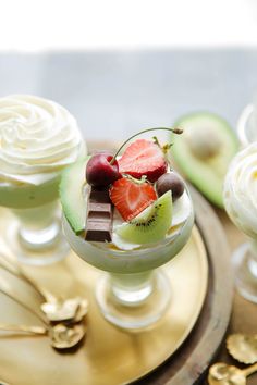 Avocado milkshake | Kookmutsjes Avocado Milkshake, Avocado, Dessert, Fruit, Drinks, Ethnic Recipes, Van