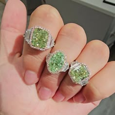 Luxury Green Diamond Ring In Platinum, Luxury Green Diamond Ring With Brilliant Cut, Luxury Green Diamond Ring With Vvs Clarity, Gia Certified Green Platinum Cluster Ring, Gia Certified Dazzling Green Diamond Ring, Gia Certified Green Diamond Ring, Dazzling Green Diamond Ring, Green Diamond Cut Diamond Ring, Luxury Green Diamond Ring With Round Cut