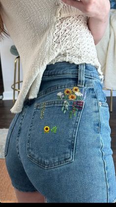 Diy Embroidery Shirt, Jeans Tutorial, Lynn Painter, Better Than The Movies, Denim Embroidery, Simple Embroidery Designs, Handmade Embroidery Designs, Creative Embroidery, Embroidery On Clothes