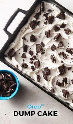 an oreo ice cream dessert in a blue bowl with chocolate chips on top and the words oreo dump cake above it