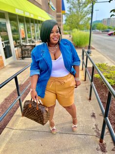 Model wearing a 2x  in this blazer this item fits true to size. This item has stretch. Plus Size Baddie Outfits, Plus Size Fashionista, Big Girl Fashion, Womens Jackets, Denim Blazer, Classy Casual Outfits, Brunch Outfit, Cute Swag Outfits, Oversized Blazer