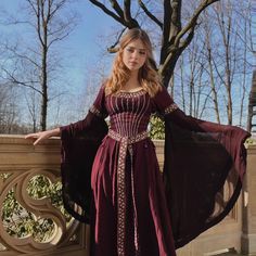 Medieval Inspired Prom Dress, Medieval Queen Dresses, Elegant Medieval Dress, Medieval Inspired Fashion Runway, Flowy Medieval Dress, Ren Faire Princess Outfits, Princess Outfits Royal Medieval, Medieval Style Dress, Midievil Fashion Women