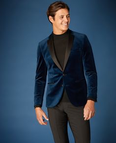 Formal Velvet Blazer With Notch Lapel, Blue Velvet Blazer Outfit Men, Mens Blue Velvet Blazer Outfit, Business Casual Big Men, Mens Velvet Blazer, Business Casual Men Winter, Black Men Winter Fashion, Black Velvet Blazer Men