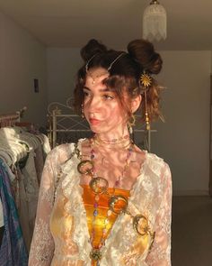 Sun Costume Aesthetic, Solar Witch Aesthetic Outfits, Celestial Themed Outfits, The Sun Halloween Costume, Sun Costume Ideas, Sun Witch Outfit, Sun Aesthetic Clothes, Sun Fairy Costume, Sun Jewelry Aesthetic