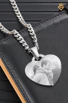 Memorial Engraved Heart Photo Pendent Necklace With Picture Inside, Necklace For Couples, Necklace With Picture, Engraved Heart Necklace, Date Necklace, College Wear, Picture Pendant, Heart Photo, Photo Locket Necklace