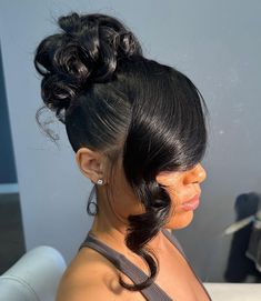 By: eluxehair Messy Updo Black Women, Curly Hairstyles For Girls, Black Women Updo Hairstyles, Hair 90s, Hair Cut Ideas, 22 Birthday, Short Hair Cut, 90s Hair