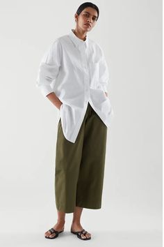 Khaki Trousers Outfit, Cos Trousers, Trousers Outfit, Oversized Pants, Trouser Outfit, Khaki Trousers, Design Wardrobe, Navy And Khaki, Navy And Brown