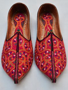 FulkariJuti Punjabi Stylo Shoes, Embroidery Shoes, Groom Shoes, Embroidered Shoes, Gorgeous Shoes, Handmade Shoes, Shoe Style