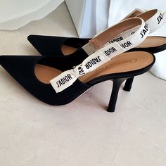 Black Technical Fabric Size Us, 9.5 , Europe 39.5 10 Cm / 4 Inches Comma Heel "The J'adior Slingback Pump Is A Prime Example Of Dior's Savoir-Faire. Crafted In The Christian Dior Italian Ateliers, The Silhouette Is Distinguished By Black Technical Fabric. The Two-Tone Embroidered 'J'adior' Ribbon Is Embellished With A Flat Bow And The 10 Cm Comma Heel Offers The Final Elegant Touch For An Evening Look" Dior Boots, Hak Tinggi, Dorothy Dandridge, Dr Shoes, Designer High Heels, Elegante Casual, Trending Boots, Bow Flats, Stiletto Sandals