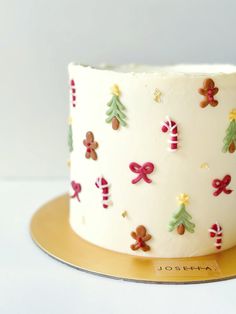 a decorated christmas cake sitting on top of a plate