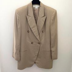 Vintage 80's Light Tan Linen Blazer - Double Breasted with Tortoiseshell Coloured Buttons - Jones New York  Has shoulder padding and front pockets, one pocket still stitched closed. No fabric tag, feels like a cotton linen blend. Fully lined, labeled as a size 14, fits like a large. Looks cute oversized or fitted. This jacket can be worn by many different sizes depending on how you want it to fit. Length : 31 inches  Left under arm to right under arm : 20 inches  Sleeve length : 23 inches Great condition, some various darker spots in fabric as linen is a natural fibre Made in USA 🇺🇸 New York Hat, Natural Fibre, Womens Blazers, Linen Blazer, Light Tan, Fabric Tags, Jones New York, Tortoise Shell