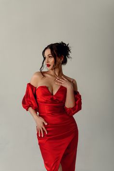 Red Valentines Photoshoot, Red And White Photoshoot, Glamour Photo Shoot Ideas, Red Dress Birthday Photoshoot, Curvy Modeling Poses, Fashion Shoot Poses, Red Dress Photoshoot Ideas, Red Carpet Poses, Birthday Photoshoot Ideas For Women