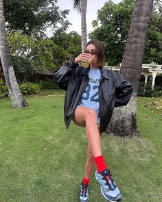 Salomon Shoes Women, Hailey Rhode Baldwin, Hailey Bieber Outfits, Hailey Bieber Style, Hailey Baldwin Style, Salomon Shoes, Emma Chamberlain, Looks Street Style, Fashion People