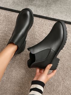 Botas Chelsea, Casual Ankle Boots, Open Toe Slippers, Women Ankle Boots, Chelsea Boots Women, Wedge Ankle Boots, Platform Loafers, Girly Shoes, Slip On Boots