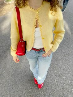 Yellow Cardigan Outfits, Ballet Flats Outfit, Look Legging, Skandinavian Fashion, Flats Outfit, Yellow Cardigan, Looks Party