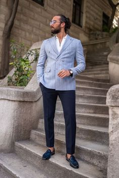 Experience the perfect blend of style and comfort with the HolloMen Piazza Double-Breasted Blue Jacket. This versatile jacket is ideal for both casual and semi-formal occasions, adding a touch of sophistication to any look.