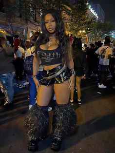 Aliyacore Outfits, Nicki Manji Concert Outfit, Goth Black Women Outfit, All Black Goth Outfit, Harajuku Black Women, Alternative Baddie Outfits, Alternative Black Women Outfits, Cute Rockstar Outfit, Alt Black Woman Aesthetic