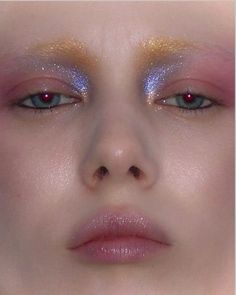 Metalic Make Up Aesthetic, Cute Alien Makeup, Glitch Makeup, Editorial Makeup Creative, Magazine Makeup, Shiny Makeup