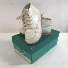 * Vintage Storybook White Leather Infant Shoes Size 5D with Original Box (HD28) * Shows a lot of wear/dirt/scuffs. The insole is curled. Vintage Baby Shoes, Vintage Storybook, Infant Shoes, Baby Shoe Sizes, Crib Shoes, Vintage Baby, Christmas Cheer, Childhood Memories, White Sneaker