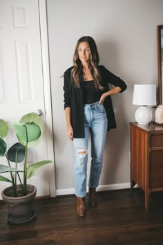 Black Bodysuit Outfit Fall, Mini Capsule Wardrobe, Black Bodysuit Outfit, Fashion And Beauty Tips, Body Suit Outfits, Fall Mini, Fall Capsule Wardrobe, Work Style, Curvy Outfits