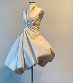 Fashion Design Inspiration Ideas, Draping Ideas, Wedding Dress Sketches, Geometric Fashion, Skirt Inspiration, Chic Dress Classy, Fashion Figures