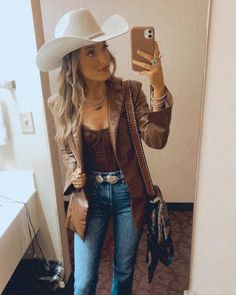 #westernfashion #westernoutfit #cowgirlstyle #cowgirlfashion Charlie Horse Hats Outfit, Charlie Horse Hats, Color Palette Wardrobe, Ranch Girl, Palette Wardrobe, Hats Outfit, Charlie Horse, Turquoise Jewellery, 2025 Fashion Trends