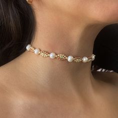 Natürliche Perlen Choker Halskette Böses Auge Perlen Halskette Grüne Blume Halskette Trendiger Schmuck Bunte Sommer Perlen Halskette Geschenk für Sie Jede unserer Halsketten bei PEARLOWNJEWELRY sind handgefertigte und besondere Natursteine. So ist es in limitierter Stückzahl erhältlich. (Lagerbestand beträgt 90 Stück) ☆ EDELSTEINE UND DİMENSİON Süsswasserperle Größe: 8mm SÜßWASSERPERLE Einige Menschen wählen Schmuck wegen ihrer Schönheit und Ihres Designs, während andere auch nach ihrer Symbolik Brown Evil Eye, Summer Bead Necklace, Beaded Pearl Necklace, Wearing Pearls, Jewelry Colorful, Pearl Choker Necklace, Necklace Green, Natural Pearl, Necklace Women