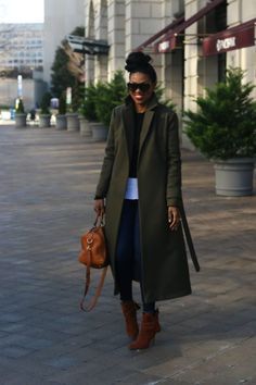 Winter Coat Ideas, Green Coat Outfit, Girls Long Coat, Army Green Outfit, Green Overcoat, Trenchcoat Outfit, Wool Coat Outfit, Long Green Coat, Coat Ideas