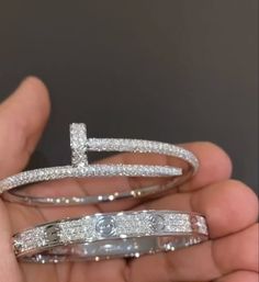 Luxury Designer Silver Jewelry, Women Accessories Jewelry Classy, Silver Luxury Jewelry, Luxury Jewelry Aesthetic, Icy Jewelry, Bracelets Luxury, قلادات متدلية, Wrist Jewelry