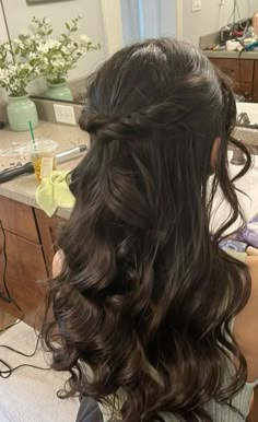 Hair Styles Hoco Half Up Half Down, Prom Hair Long Brown, Homecoming Hairstyles Braids Half Up, Fancy Hairstyles For Dances, Elegant Hairstyles With Accessories, Prom Hair Down Brown, Homecoming Hairstyles Long Thick Hair, Hoco Hairstyles Side Part, Hoco Hairstyles Down Medium Hair