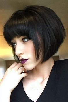 Hairstyles Straight Hair Short, Straight Hair Short, Hairstyles Straight Hair, Beige Blond, Short Haircuts With Bangs, Angled Bob Haircuts, Chic Short Haircuts, Hairstyles Straight, Bob Haircut With Bangs