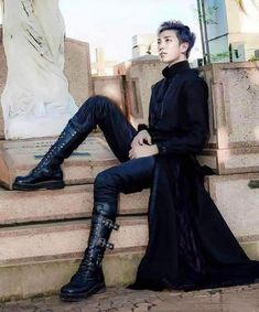 Dark Mens Fashion, Gothic Fashion Men, Goth Male, Gothic Mode, Goth Guys, Gothic Men, Goth Boy, Vampire Goth, Romantic Goth