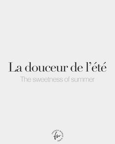 the words la douceur de l'ete are in black and white