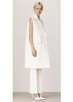 Resort 2015, Céline Minimal Stil, Minimalist Moda, Woman In White, Sleeveless Coat, Outfit Vintage, Casual Styles, Minimal Chic, Chic Fashion