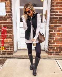 30 Trendy Fall Outfits for Women - Inspired Beauty Trendy Fall Outfits Casual, Fall Outfits Casual, Cute Sweater Outfits, Rain Outfit, How To Wear Leggings, Classy Winter Outfits, Winter Outfits For Work, Autumn Fashion Casual