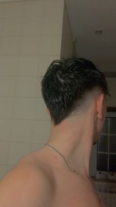 Fohawk Haircut Fade, Mens Haircuts Thick Hair, V Cut Hair, Taper Fade Short Hair, Fade Haircut Curly Hair, Haircut Selfie, Photo Hijab, Hair Cut Guide, Mohawk Hairstyles Men