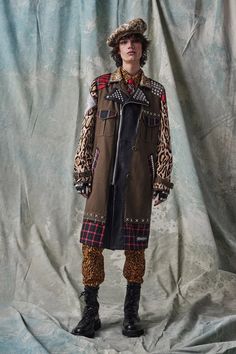 Runway Fashion 2023, Punk Fashion Men, Mens Runway Fashion, 2023 Menswear Fashion Show, Soviet Fashion, Mens Runway, Pre Fall 2023, Herringbone Coat, Menswear Fashion Show